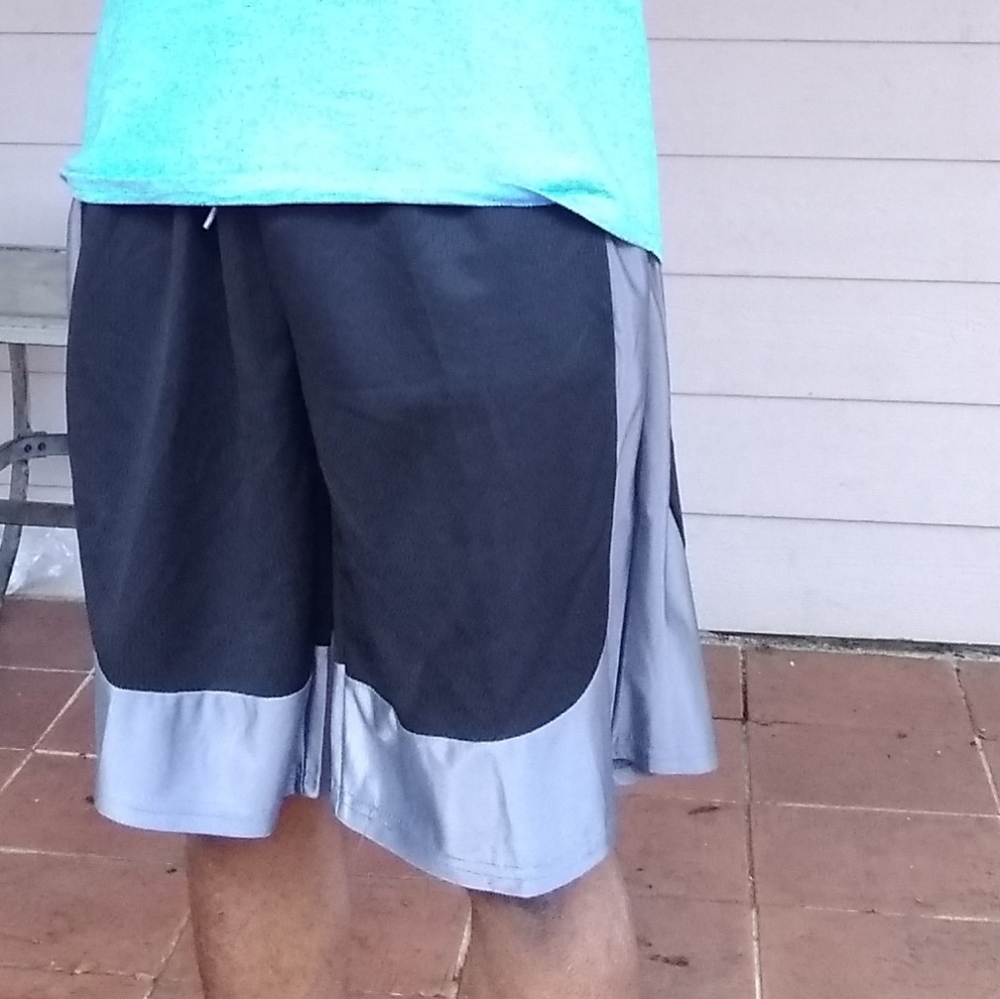 Shorts - Picture 5 of 6